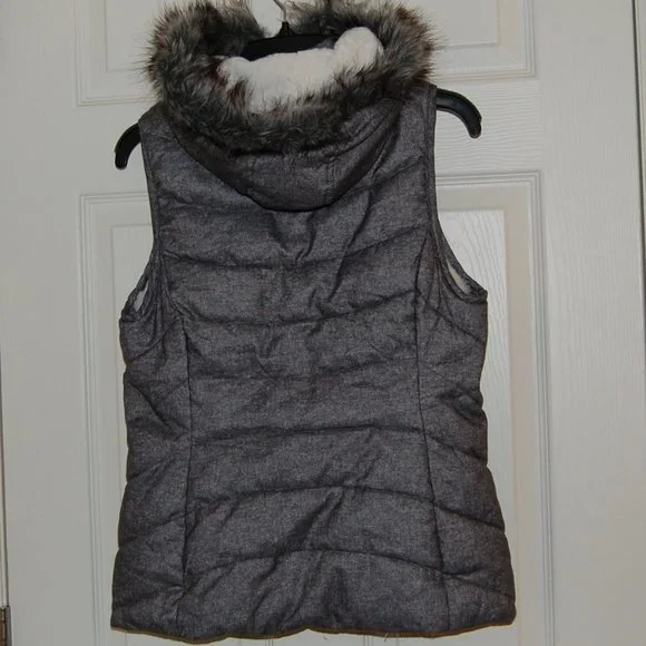 Green Tea Puffer Vest, Faux Fur Lined, Hooded, Zip Pockets, Gray, Size S - Picture 6 of 12